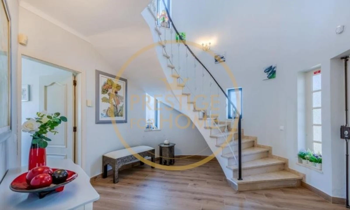 Moradia T4 para Arrendamento em Guia Foto 25