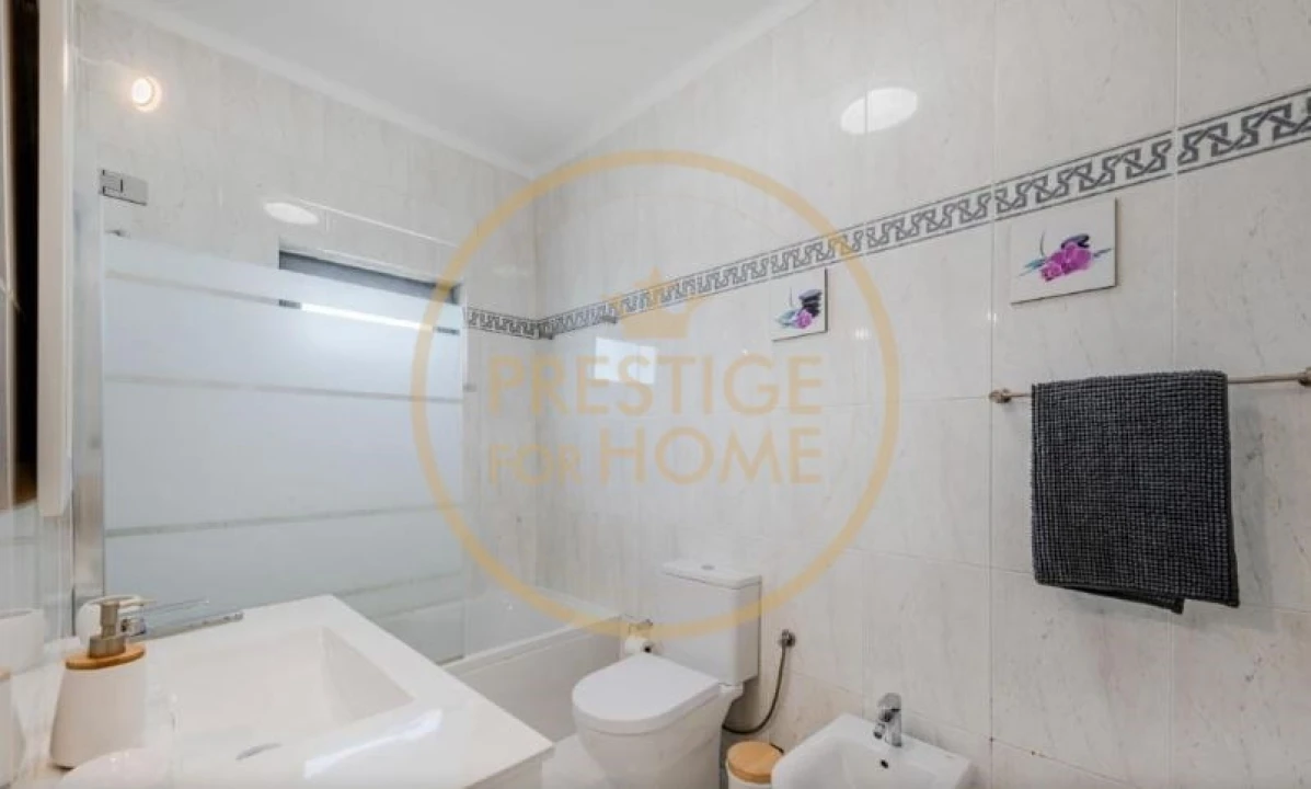 Moradia T4 para Arrendamento em Guia Foto 46