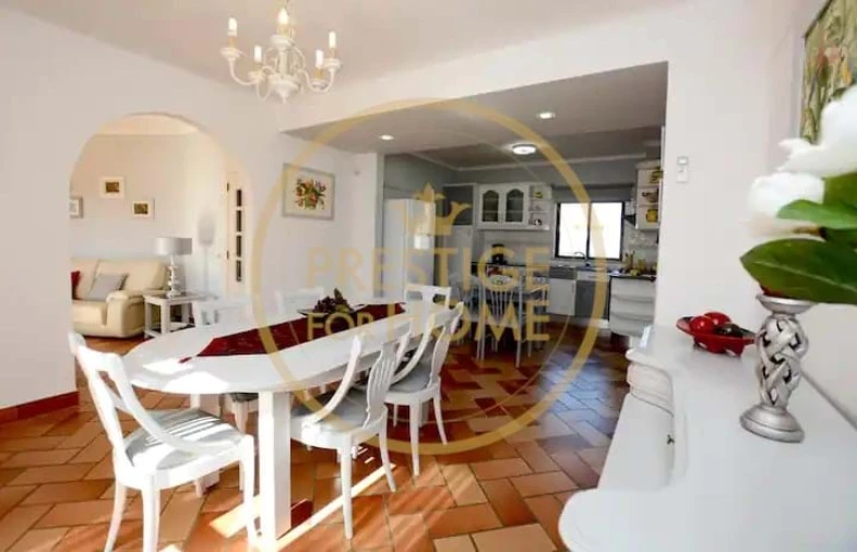 Moradia T4 para Arrendamento em Guia Foto 18