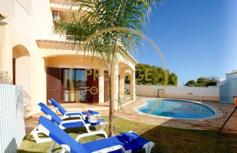 Moradia T4 para Arrendamento em Guia Foto 8