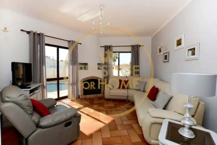 Moradia T4 para Arrendamento em Guia Foto 15