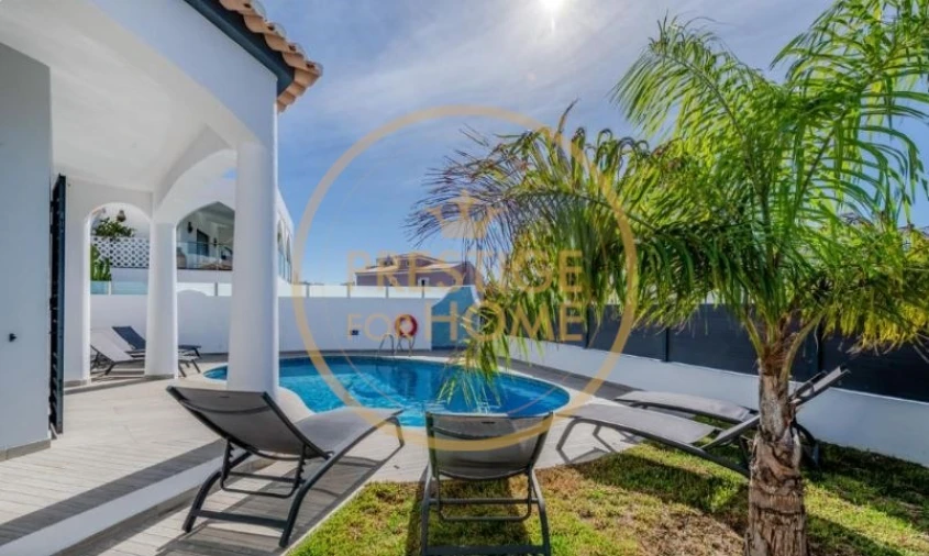 Moradia T4 para Arrendamento em Guia Foto 53