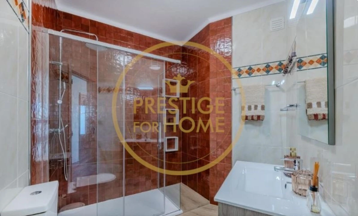 Moradia T4 para Arrendamento em Guia Foto 43