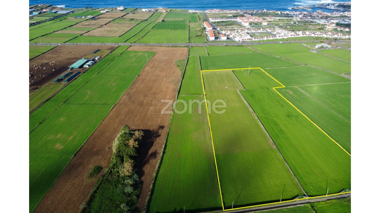 Terreno para Venda em Rabo de Peixe Foto 3