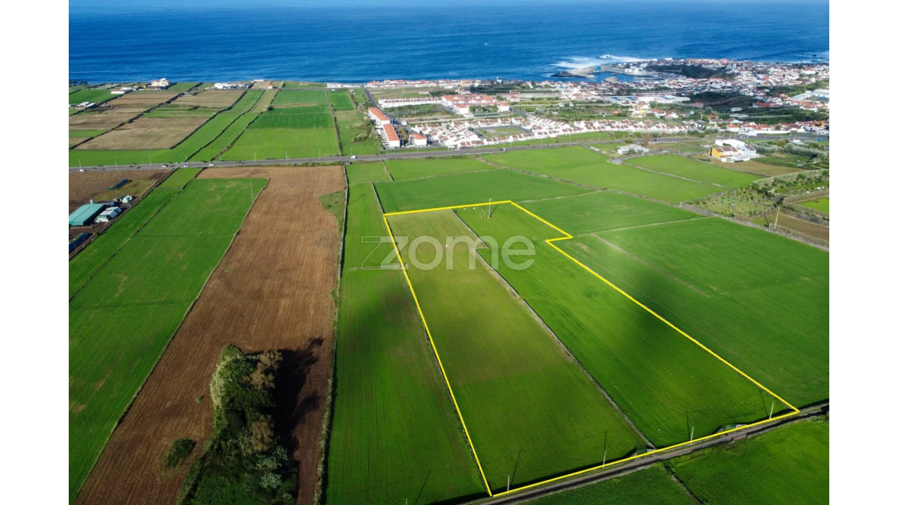 Terreno para Venda em Rabo de Peixe Foto 2