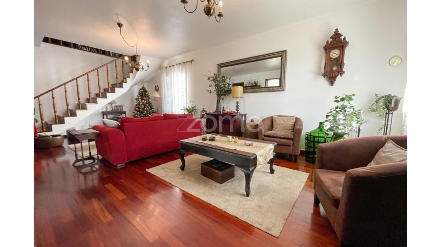 Moradia T4 para Venda em Relva Foto 3