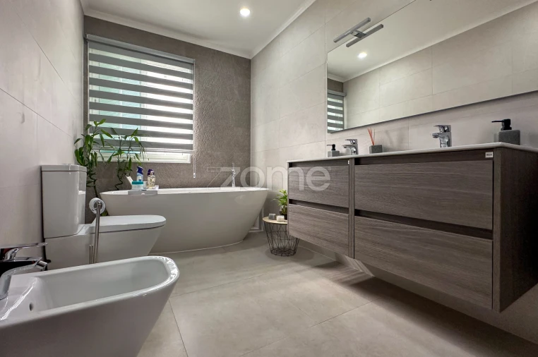 Moradia T4 para Venda em Relva Foto 5