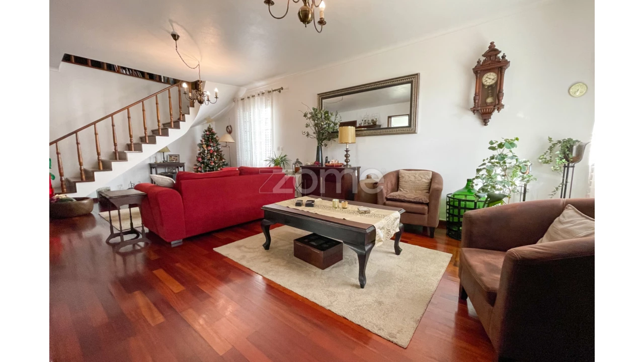 Moradia T4 para Venda em Relva Foto 2