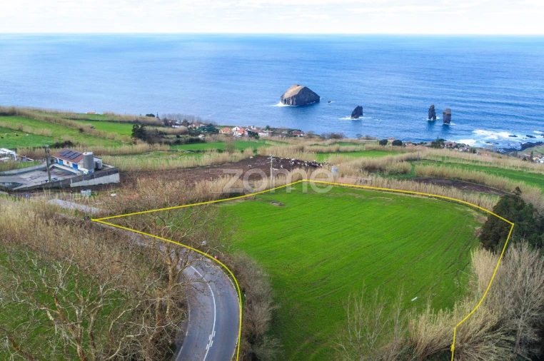 Terreno para Venda em Mosteiros Foto 2