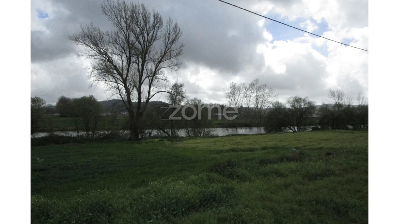 Terreno para Venda em Fradelos Foto 2