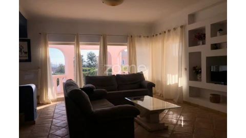 Moradia T4 para Venda em Albufeira e Olhos de Água