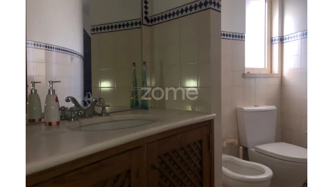 Moradia T4 para Venda em Albufeira e Olhos de Água
