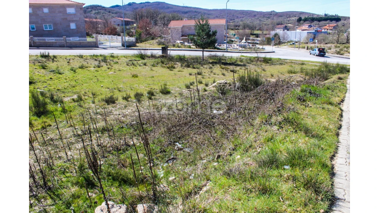 Terreno para Venda em Montalegre e Padroso Foto 1
