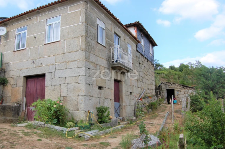 Moradia T4 para Venda em Loivos da Ribeira e Tresouras Foto 3