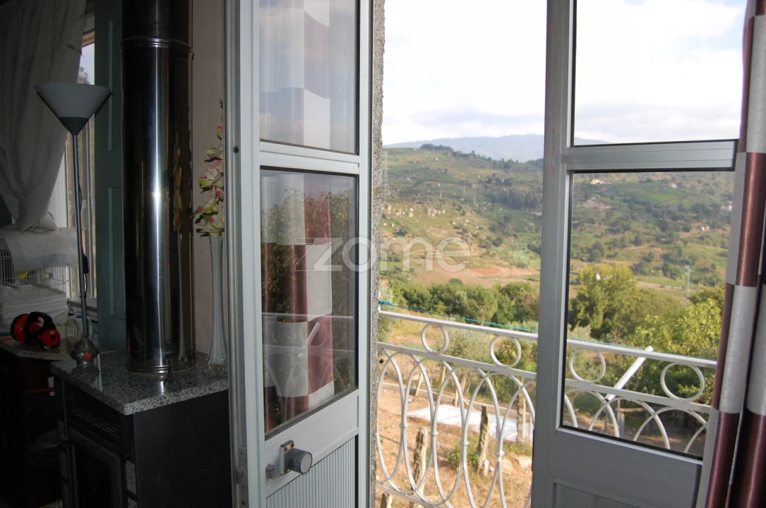 Moradia T4 para Venda em Loivos da Ribeira e Tresouras Foto 9