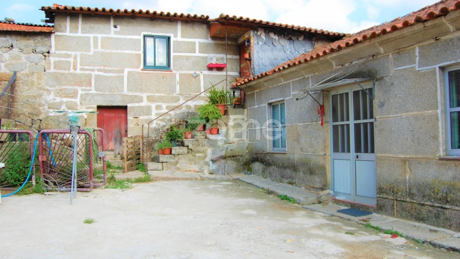 Moradia T4 para Venda em Loivos da Ribeira e Tresouras