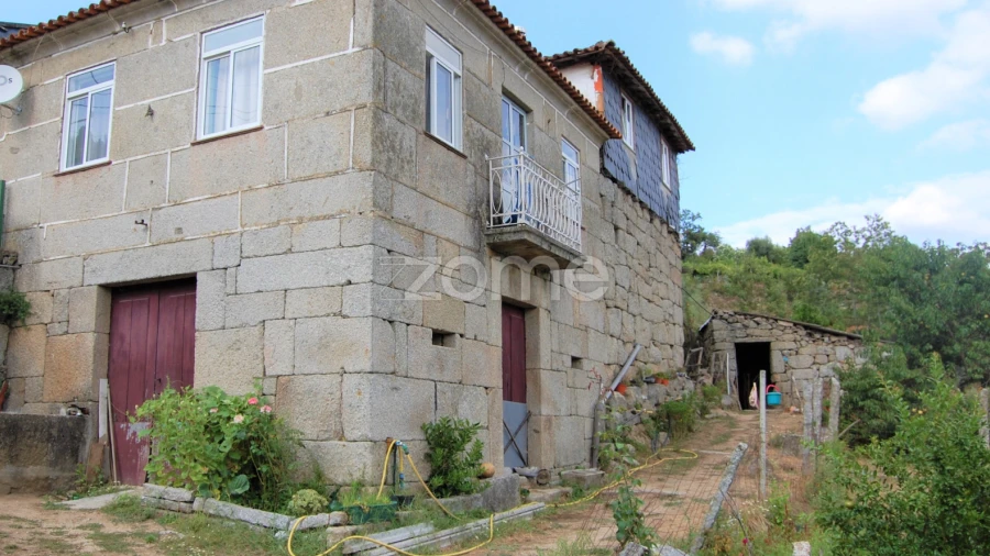 Moradia T4 para Venda em Loivos da Ribeira e Tresouras