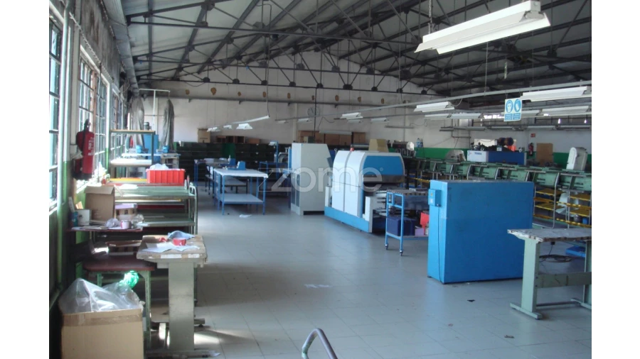 Terreno Comércio / Armazém para Venda em Vila de Cucujães