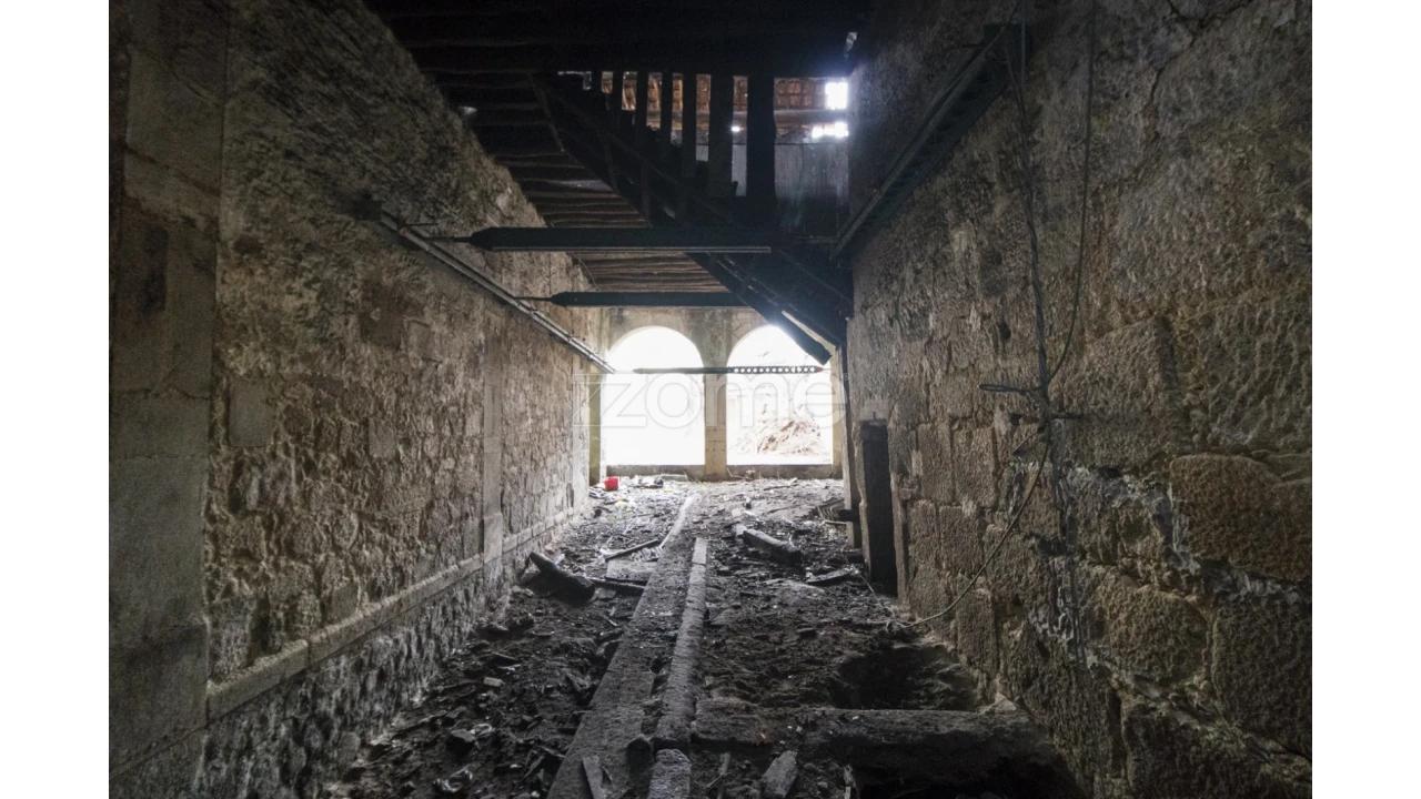 Prédio para Venda em Santa Marinha e São Pedro da Afurada Foto 15