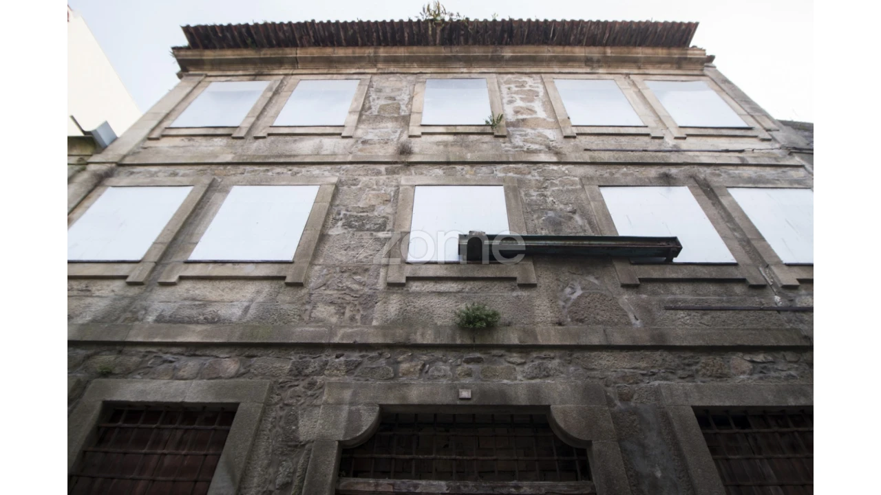 Prédio para Venda em Santa Marinha e São Pedro da Afurada Foto 1