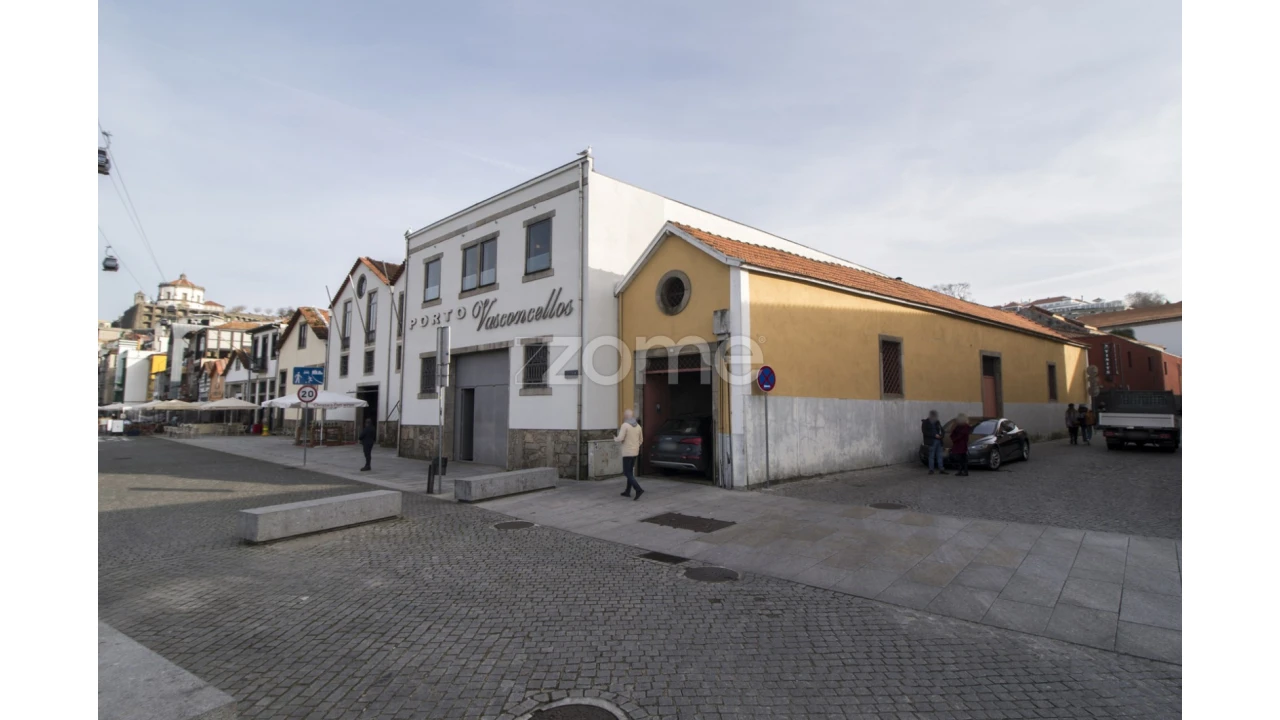 Prédio para Venda em Santa Marinha e São Pedro da Afurada Foto 29