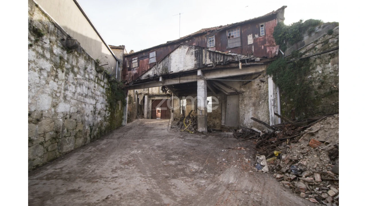 Prédio para Venda em Santa Marinha e São Pedro da Afurada Foto 10