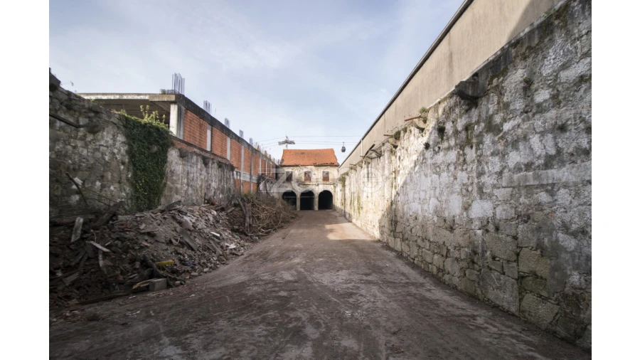 Prédio para Venda em Santa Marinha e São Pedro da Afurada Foto 9