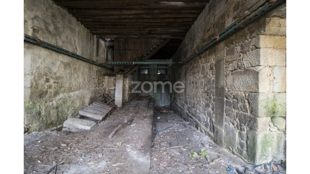 Prédio para Venda em Santa Marinha e São Pedro da Afurada Foto 14