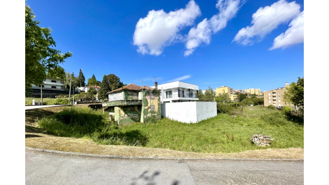 Terreno para Venda em São João da Madeira Foto 3