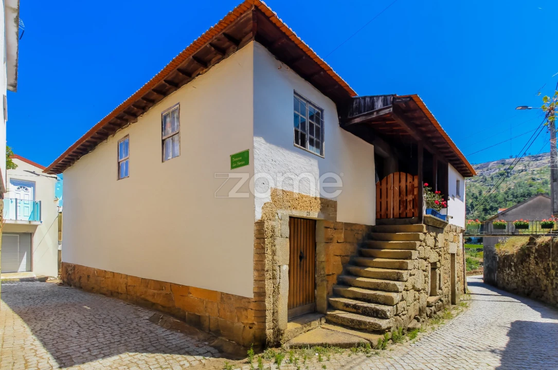 Moradia T5 para Venda em São Martinho das Chãs Foto 2