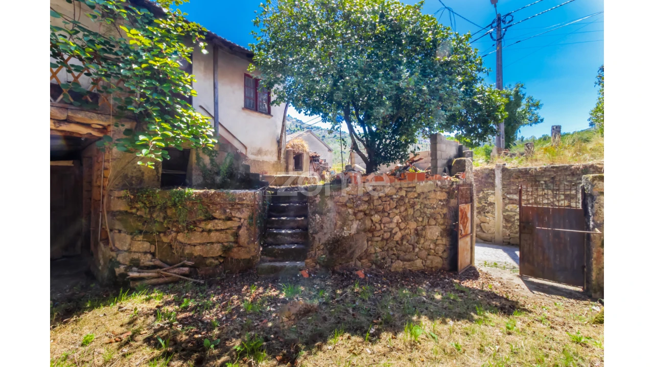 Moradia T5 para Venda em São Martinho das Chãs Foto 7