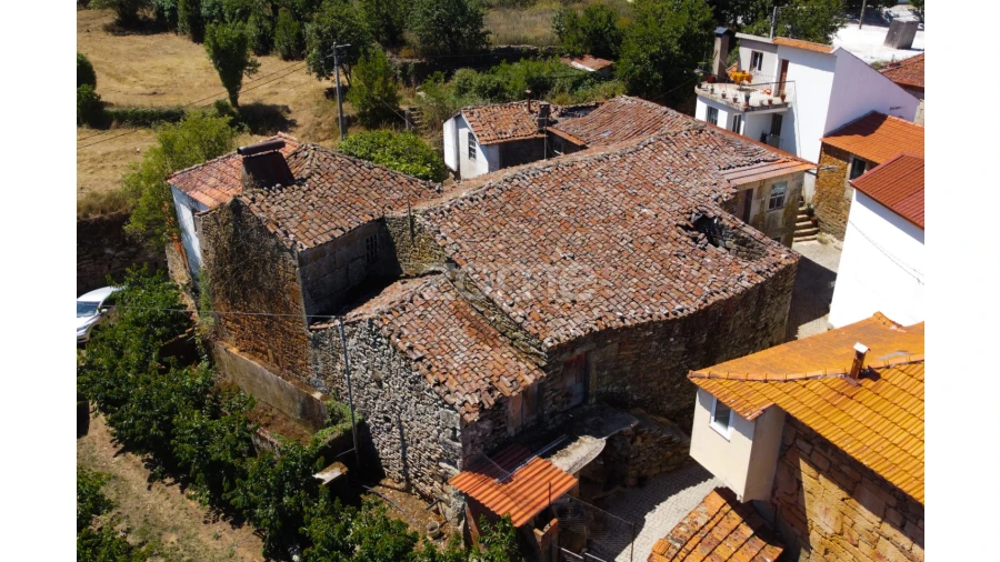 Moradia T5 para Venda em São Martinho das Chãs Foto 17