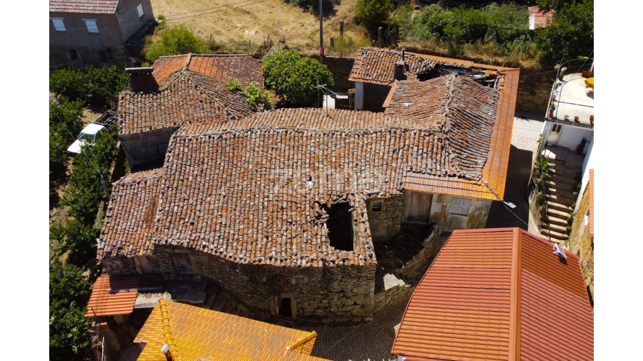 Moradia T5 para Venda em São Martinho das Chãs Foto 18