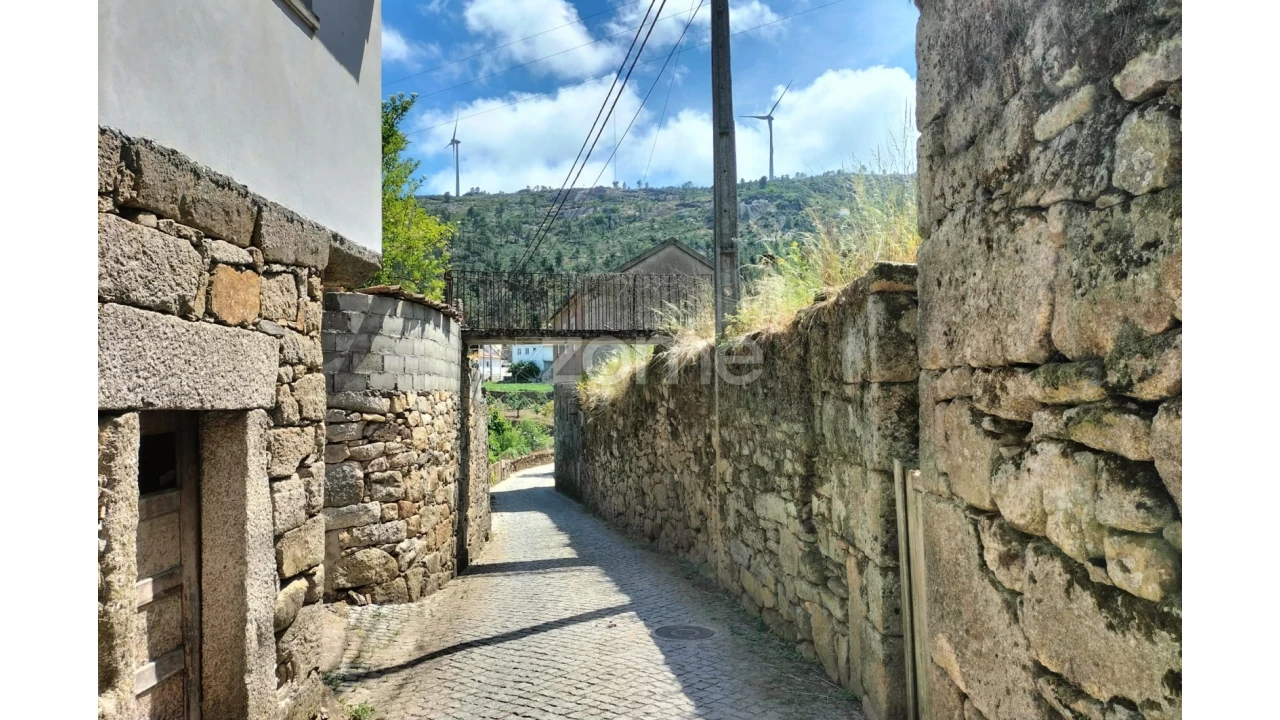 Moradia T5 para Venda em São Martinho das Chãs Foto 13