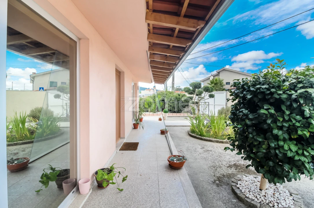 Moradia T6 para Venda em Campo e Sobrado Foto 4