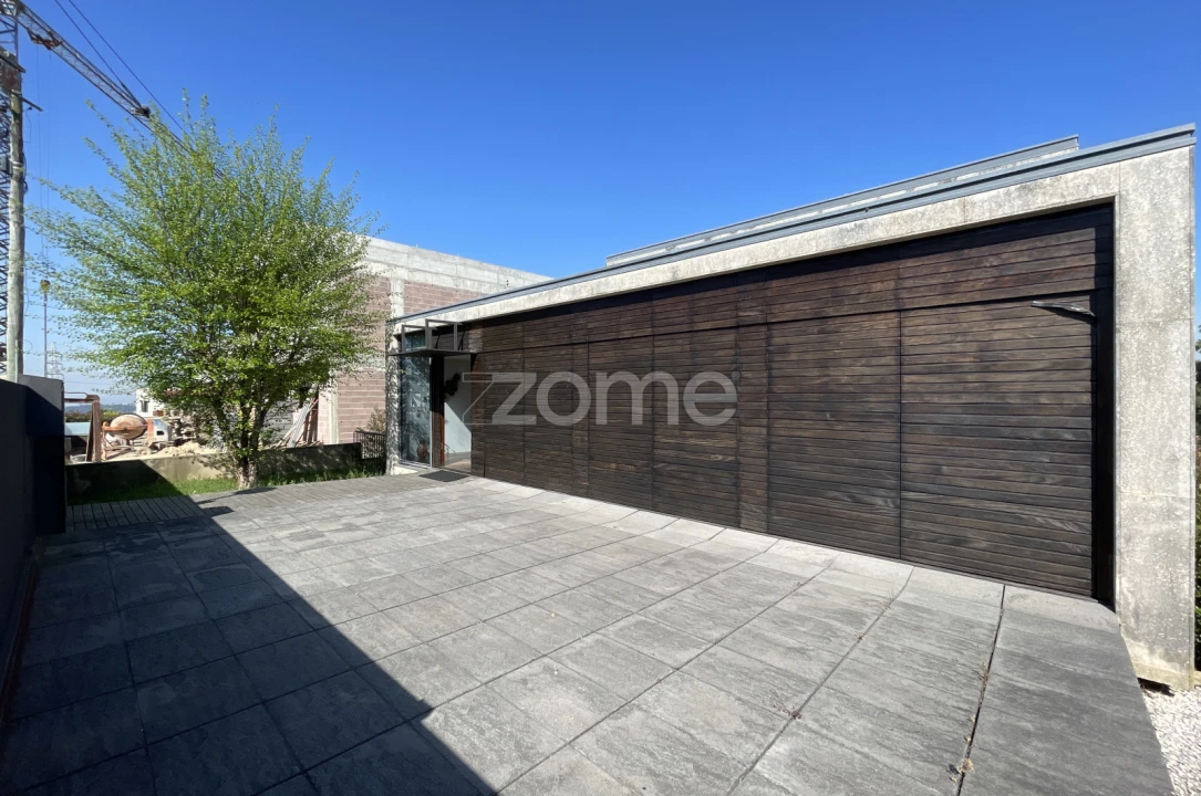 Moradia T5 para Venda em Escapães Foto 2