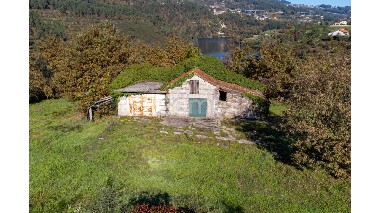 Terreno para Venda em Várzea, Aliviada e Folhada Foto 1