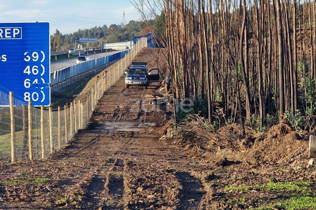 Terreno para Venda em Recarei Foto 58