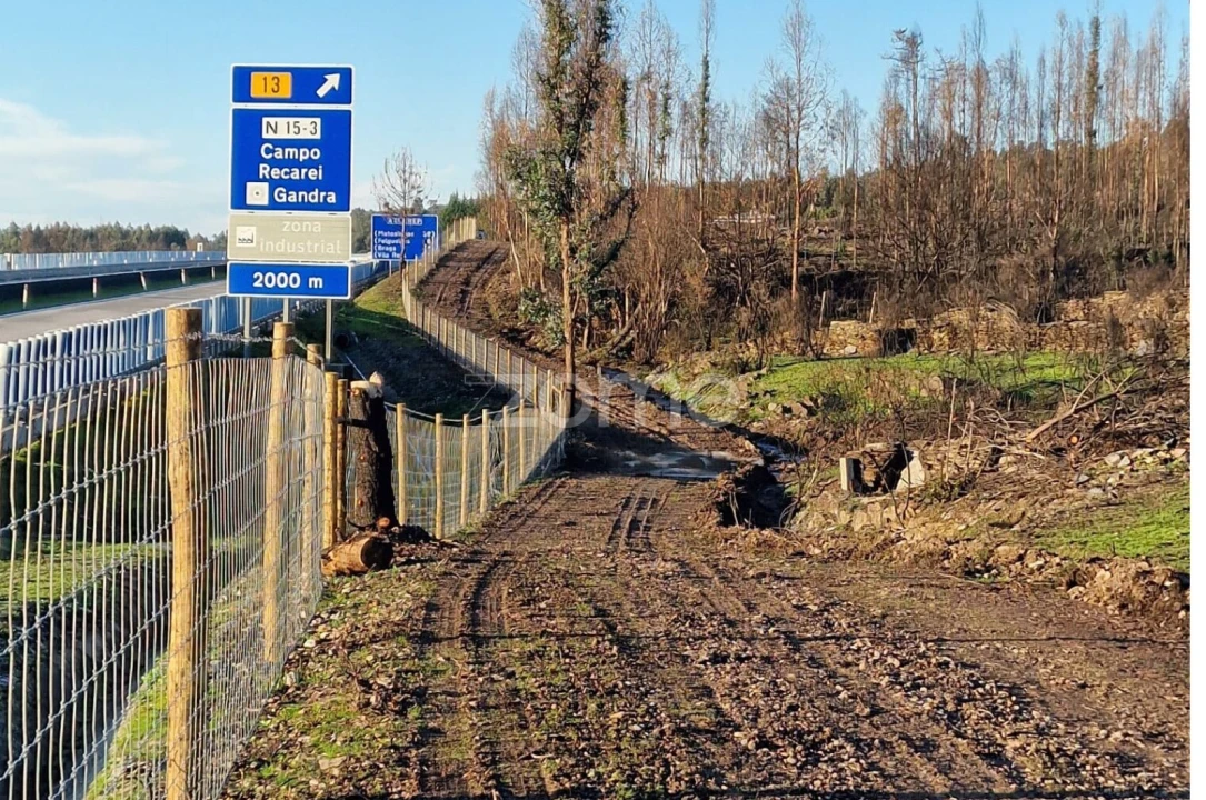 Terreno para Venda em Recarei Foto 59