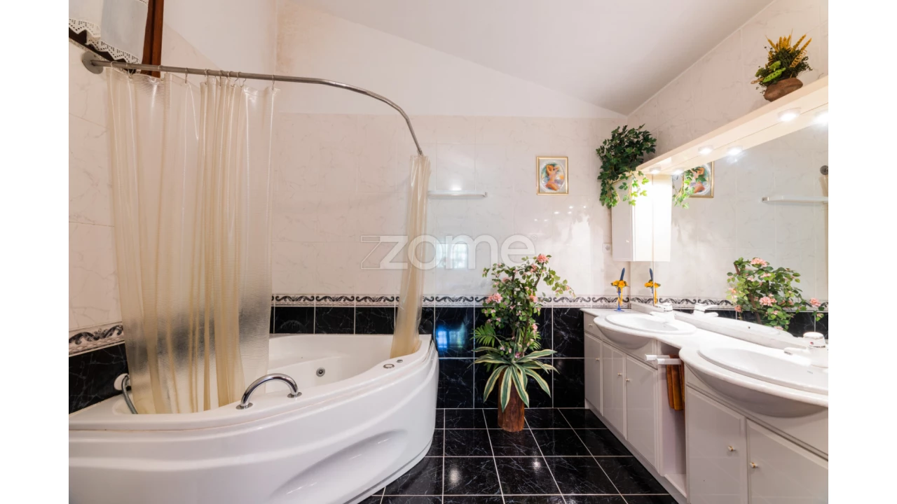 Moradia T5 para Venda em Vilar da Veiga Foto 10