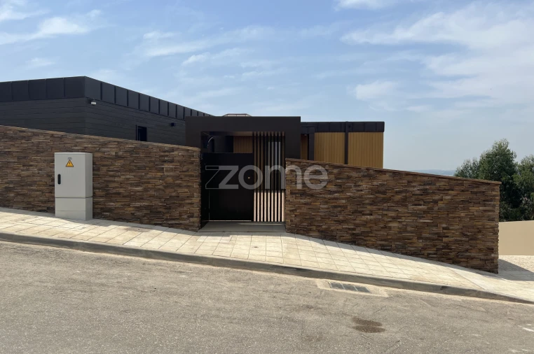 Moradia T3 para Venda em Gondifelos, Cavalões e Outiz Foto 13
