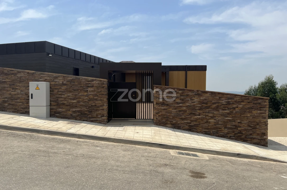 Moradia T4 para Venda em Gondifelos, Cavalões e Outiz Foto 11
