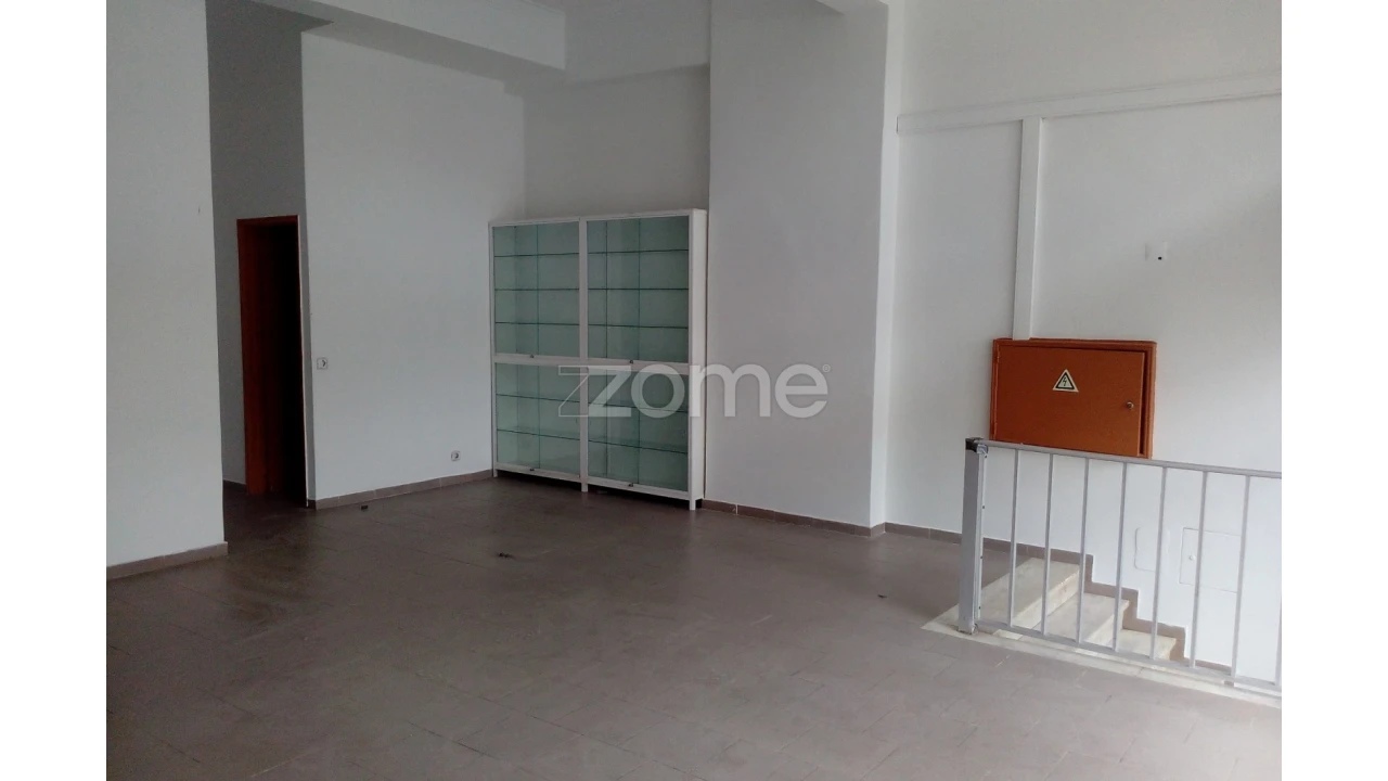 Negócio para Venda em Agualva e Mira-Sintra Foto 1