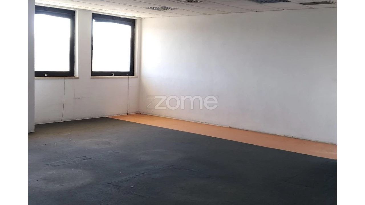 Escritório para Venda em Massamá e Monte Abraão Foto 2