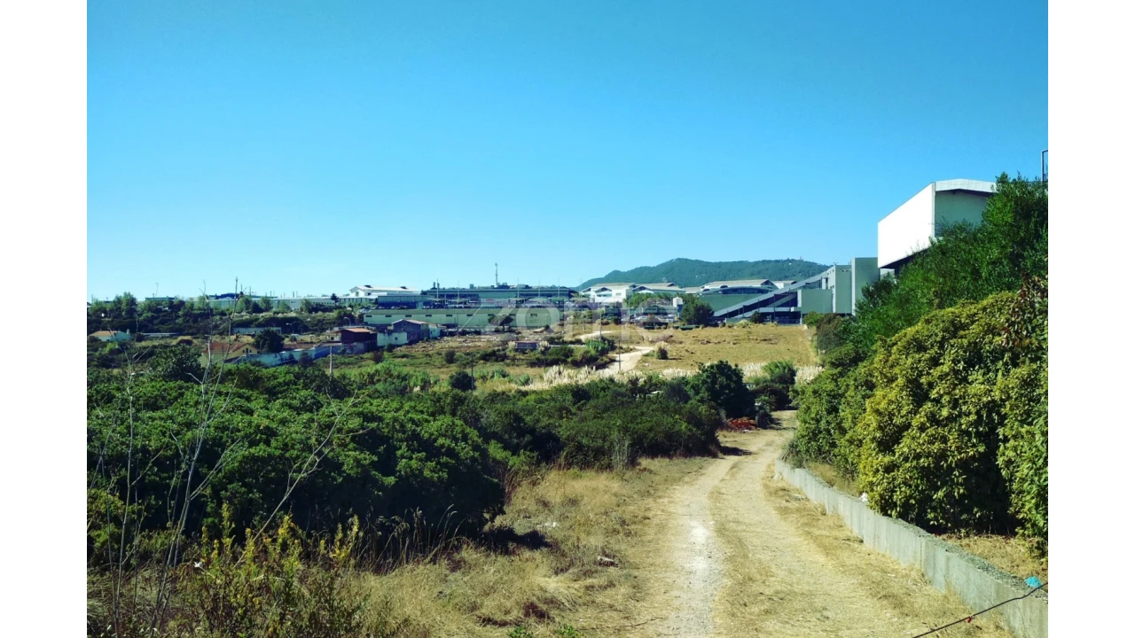 Terreno para Venda em Rio de Mouro Foto 1