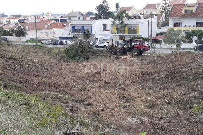 Terreno para Venda em Charneca de Caparica e Sobreda