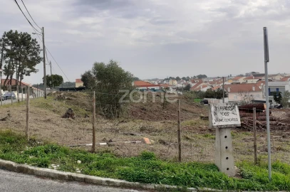 Terreno para Venda em Charneca de Caparica e Sobreda
