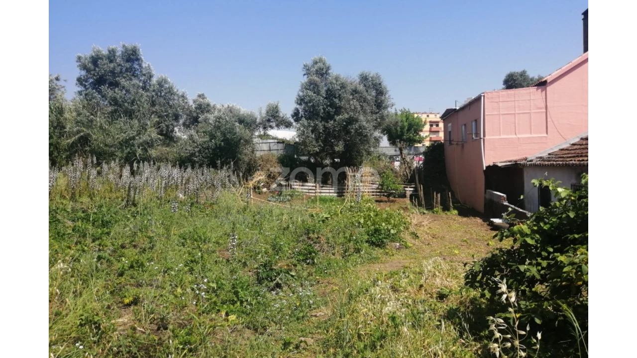 Terreno para Venda em Pontinha e Famões Foto 10