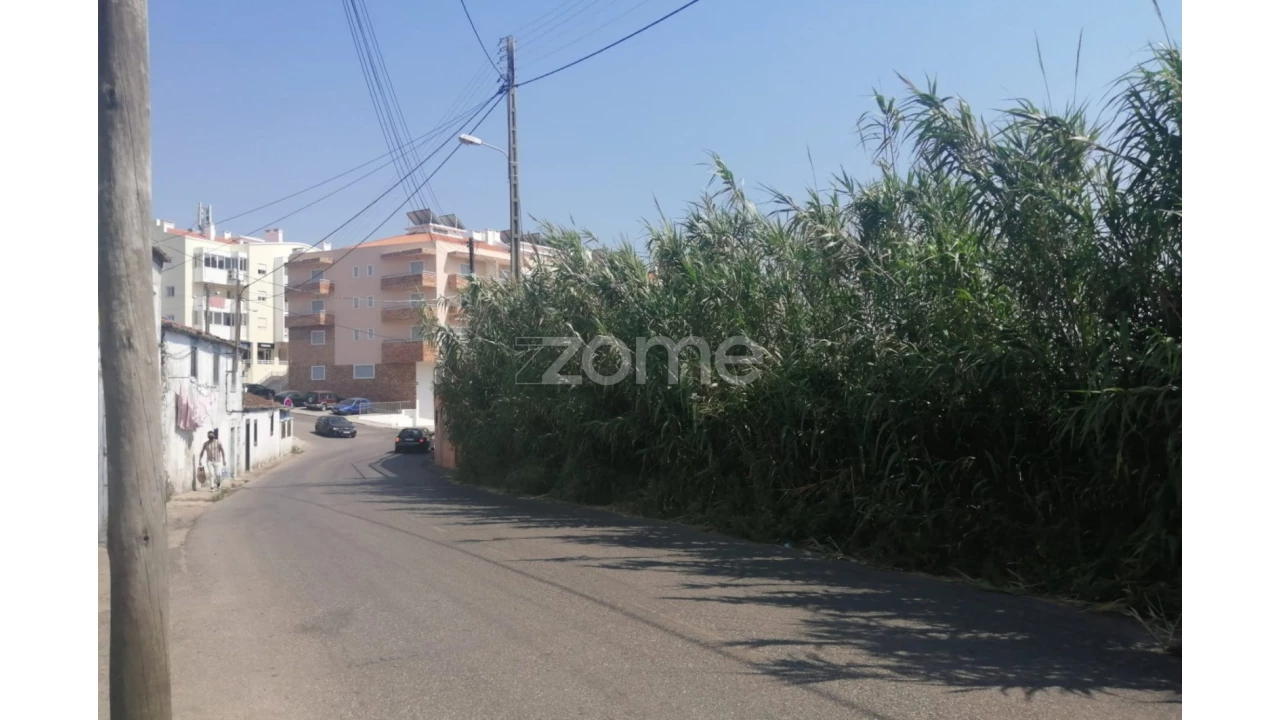 Terreno para Venda em Pontinha e Famões Foto 13