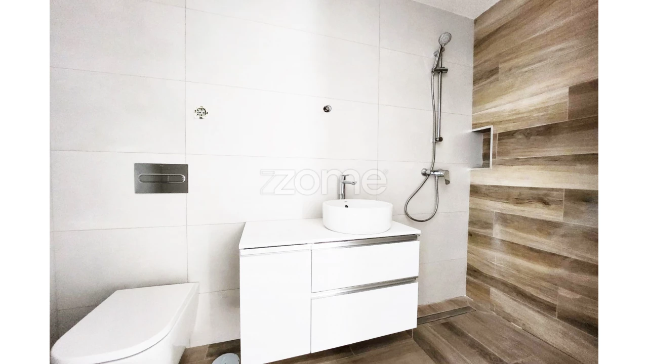 Apartamento T4 para Venda em Pombal Foto 25